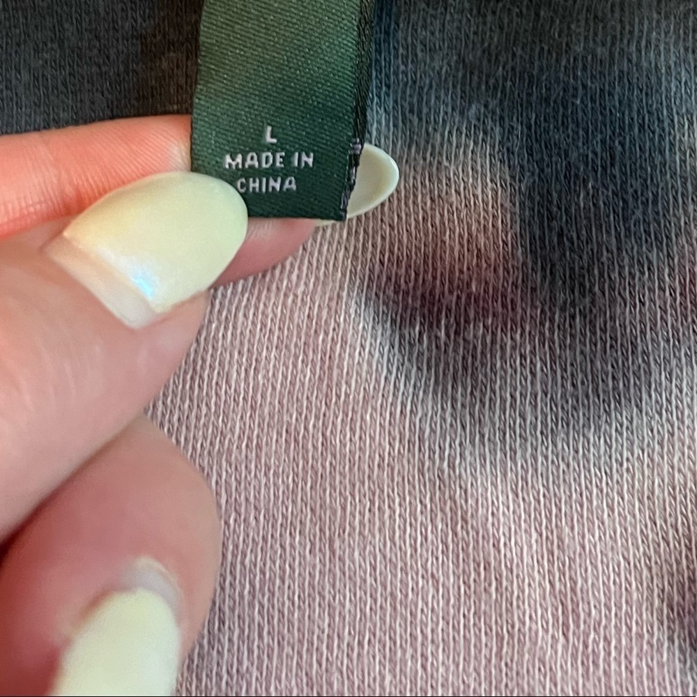 ð
ºWILD Fable Tie Dye Crewneck - Picture 3 of 3